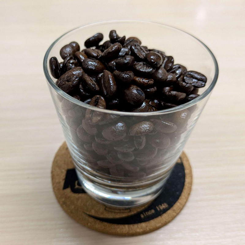 心地よい苦味と力強いコクを感じるブレンドコーヒー